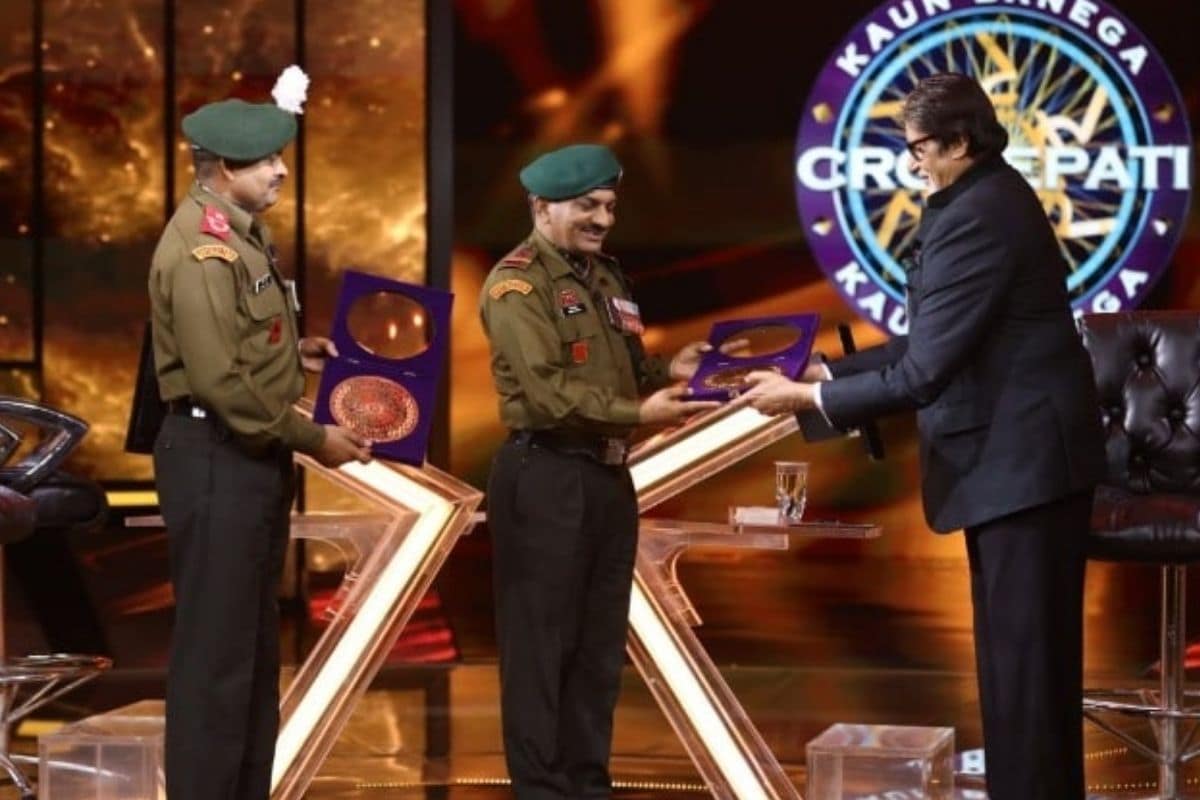 कौन बनेगा करोडपती 12 चा (Kaun Banega Crorepati 12) आजचा शेवटचा एपिसोड परमवीर चक्र पुरस्कार विजेत्यांसह होणार आहे. (फोटो सौजन्य - ट्विटर) कौन बनेगा करोडपती 12 चा (Kaun Banega Crorepati 12) आजचा शेवटचा एपिसोड परमवीर चक्र पुरस्कार विजेत्यांसह होणार आहे. (फोटो सौजन्य - ट्विटर)