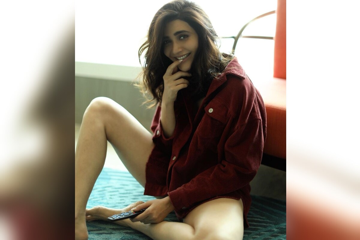 स्वतः करिश्माने हे फोटोज तिच्या इन्स्टाग्राम अकाऊंटवरून शेअर केली आहेत, ज्यामध्ये ती खूपच बोल्ड दिसत आहे. (फोटो साभार- Instagram @karishmaktanna) स्वतः करिश्माने हे फोटोज तिच्या इन्स्टाग्राम अकाऊंटवरून शेअर केली आहेत, ज्यामध्ये ती खूपच बोल्ड दिसत आहे. (फोटो साभार- Instagram @karishmaktanna)