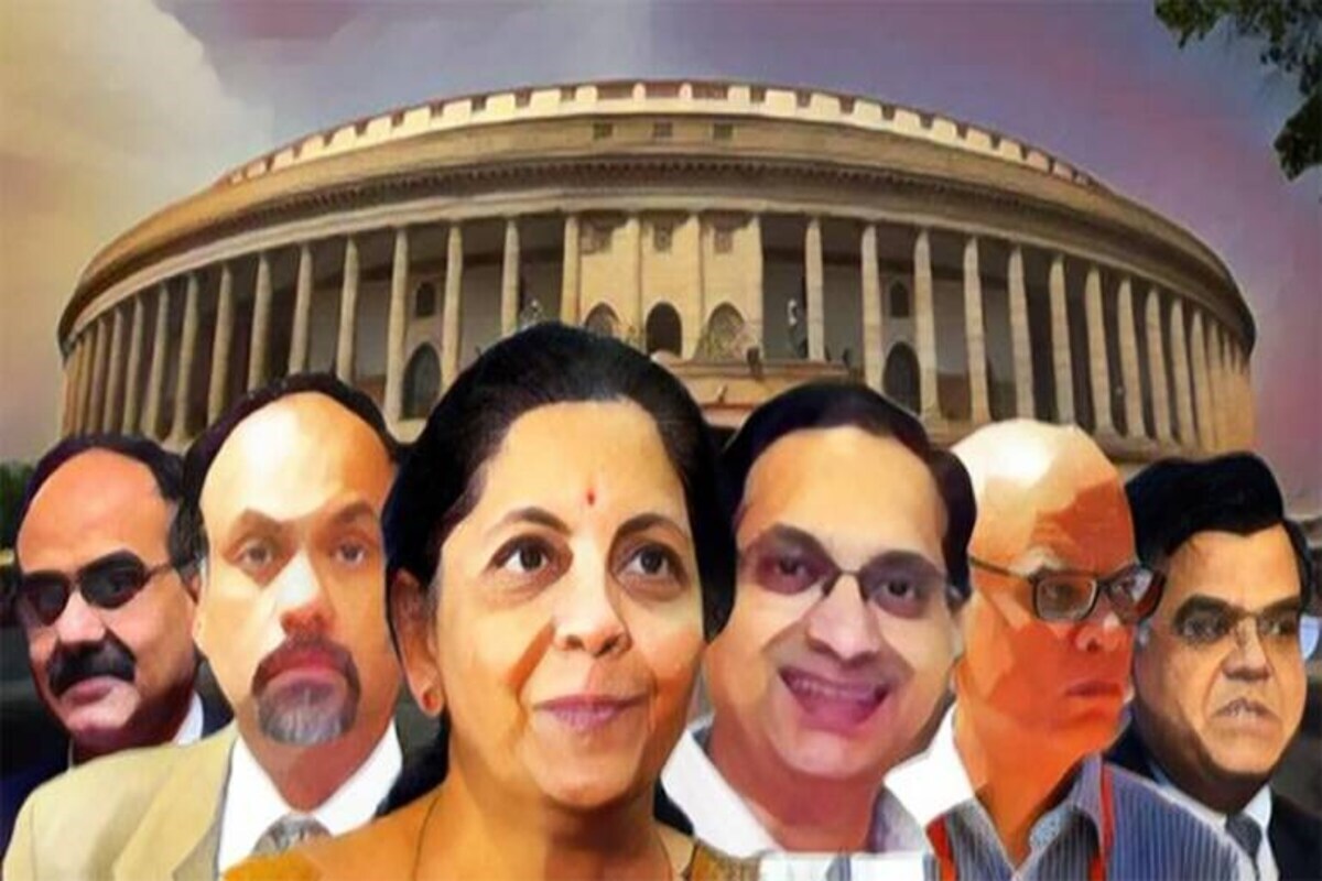 केंद्रीय अर्थमंत्री निर्मला सीतारमण (Nirmala Sitaraman) यांनी 2021-22चा अर्थसंकल्प (Budget) सादर करण्याच्या तयारीला सुरुवात केली आहे. या अर्थसंकल्पाकडे संपूर्ण देशाचे लक्ष लागले आहे. कोरोनानंतरच्या या अर्थसंकल्पाबाबत जनतेला खूप अपेक्षा आहे. हा अर्थसंकल्प तयार करण्यामध्ये निर्मला सीतारमण यांच्या टीमची खूप मोठी भूमिका असते. आज आपण त्यांच्या टीममधील सदस्यांविषयी जाणून घेणार आहोत. केंद्रीय अर्थमंत्री निर्मला सीतारमण (Nirmala Sitaraman) यांनी 2021-22चा अर्थसंकल्प (Budget) सादर करण्याच्या तयारीला सुरुवात केली आहे. या अर्थसंकल्पाकडे संपूर्ण देशाचे लक्ष लागले आहे. कोरोनानंतरच्या या अर्थसंकल्पाबाबत जनतेला खूप अपेक्षा आहे. हा अर्थसंकल्प तयार करण्यामध्ये निर्मला सीतारमण यांच्या टीमची खूप मोठी भूमिका असते. आज आपण त्यांच्या टीममधील सदस्यांविषयी जाणून घेणार आहोत.