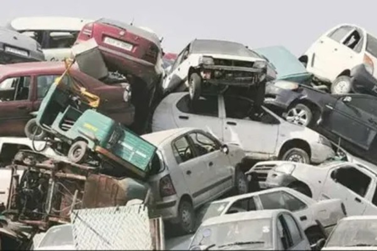 व्हेईकल स्क्रॅप पॉलिसीमध्ये होणार बदल - या अर्थसंकल्पात केंद्र सरकार vehicle scrappage policy आणणार आहे. पंतप्रधान कार्यालय यासंदर्भातील अंतिम निर्णय घेणार असून या नवीन पॉलिसींनंतर भारत ऑटोमोबाईल इंडस्ट्रीचे मोठे केंद्र बनणार आहे. याचबरोबर या नवीन पॉलिसीमुळे गाड्यांच्या किमती देखील कमी होण्यास मदत होणार आहे. व्हेईकल स्क्रॅप पॉलिसीमध्ये होणार बदल - या अर्थसंकल्पात केंद्र सरकार vehicle scrappage policy आणणार आहे. पंतप्रधान कार्यालय यासंदर्भातील अंतिम निर्णय घेणार असून या नवीन पॉलिसींनंतर भारत ऑटोमोबाईल इंडस्ट्रीचे मोठे केंद्र बनणार आहे. याचबरोबर या नवीन पॉलिसीमुळे गाड्यांच्या किमती देखील कमी होण्यास मदत होणार आहे.