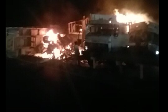 टोलनाक्याजवळ 3 वाहनांचा विचित्र अपघात, मुंबई-अहमदाबाद मार्गावर वाहतूक कोंडी