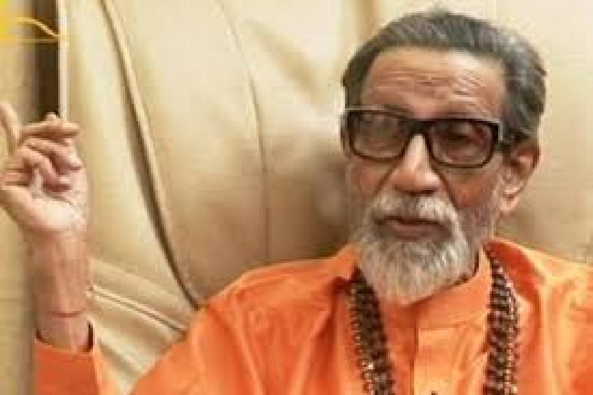 जर्मन हुकूमशहा अॅडॉल्फ हिटलर यांचे उत्कट प्रशंसक जरी त्याला हिटलरच्या पद्धती मान्य नव्हत्या, परंतु त्यांचे वक्तृत्व आणि संस्थात्मक कौशल्यामुळे तो प्रभावित झाला जर्मन हुकूमशहा अॅडॉल्फ हिटलर यांचे उत्कट प्रशंसक जरी त्याला हिटलरच्या पद्धती मान्य नव्हत्या, परंतु त्यांचे वक्तृत्व आणि संस्थात्मक कौशल्यामुळे तो प्रभावित झाला