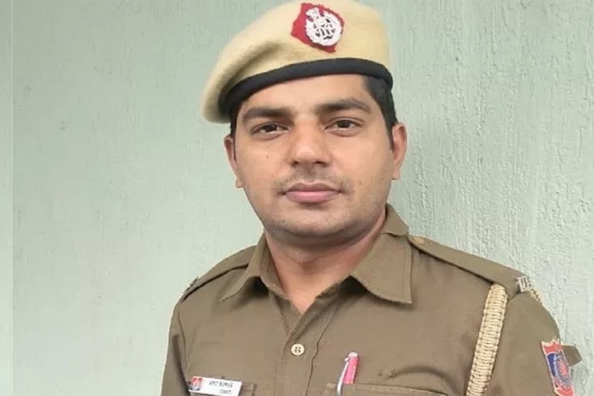 कडक सॅल्युट! यासाठी खर्च करतो हा कॉन्स्टेबल आपली सगळी कमाई, वाचून थक्क व्हाल