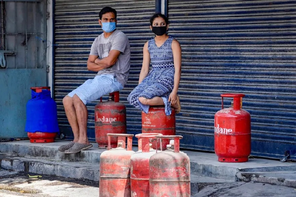 LPG Gas Cylinder: 769 रुपयांचा गॅस सिलेंडर मिळेल 69 रुपयांत, अशाप्रकारे होईल फायदा