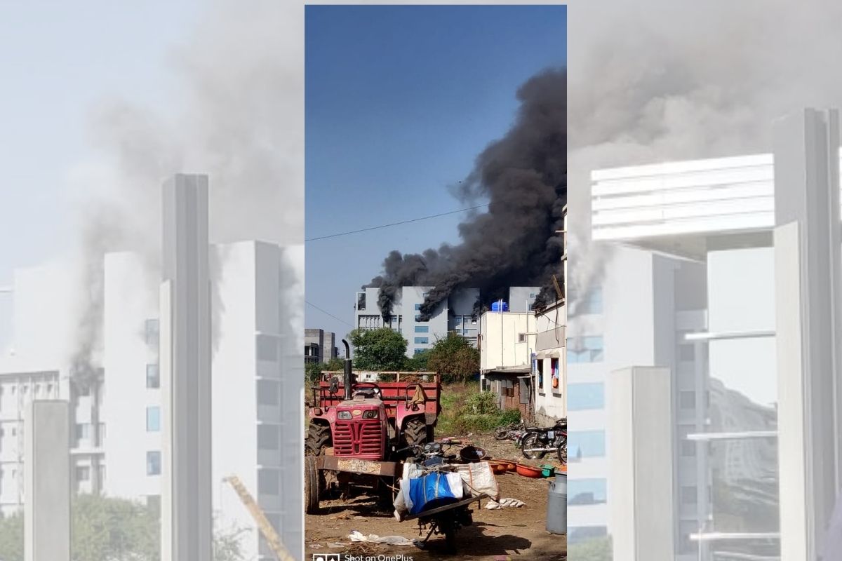 हडपसरजवळ गोपाळ पट्टीमध्ये असणाऱ्या सीरम प्लांटला आग लागली आहे. याठिकाणी परिस्थिती नियंत्रणात आणण्याचे प्रयत्न सुरू आहेत. हडपसरजवळ गोपाळ पट्टीमध्ये असणाऱ्या सीरम प्लांटला आग लागली आहे. याठिकाणी परिस्थिती नियंत्रणात आणण्याचे प्रयत्न सुरू आहेत.