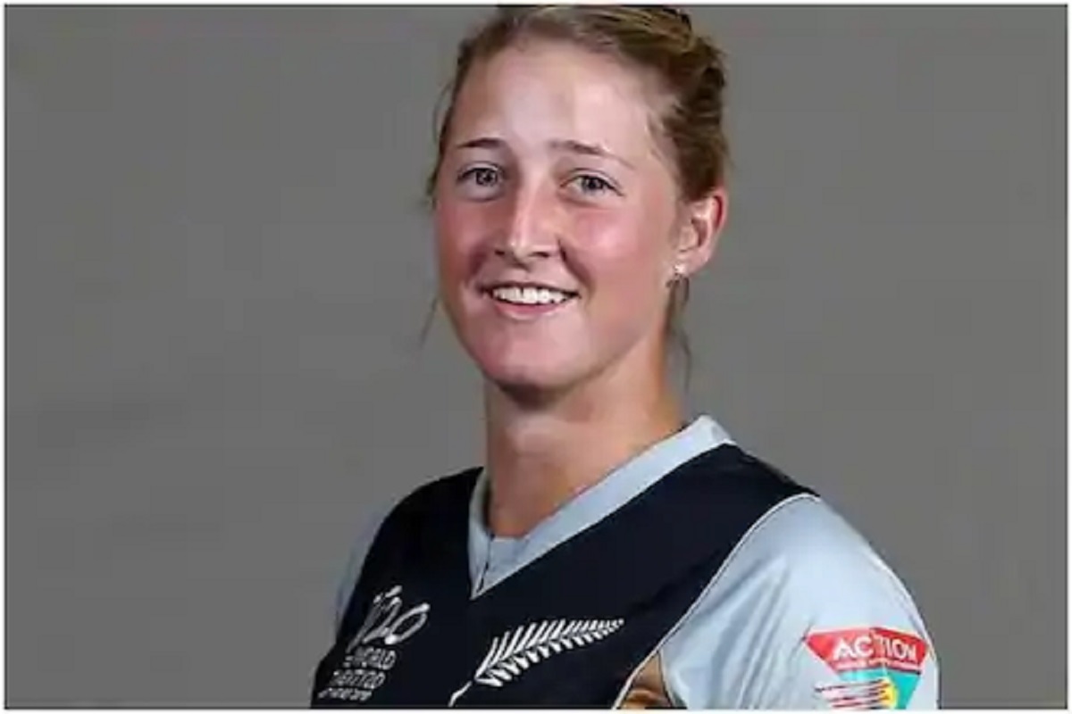 अवघ्या 36 बॉलमध्ये 100 रन्स; महिला क्रिकेटमधलं वेगवान शतकाचं नवं रेकॉर्ड हिने घातलं खिशात