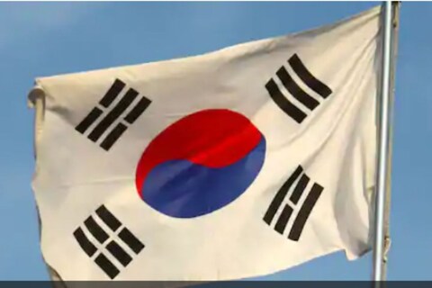 युनिव्हर्सिटीच्या हिंदी विरोधी निर्णयाविरोधात दक्षिण कोरियातील (South Korea) विद्यार्थी आक्रमक झाले आहेत.  काय आहे हे प्रकरण?