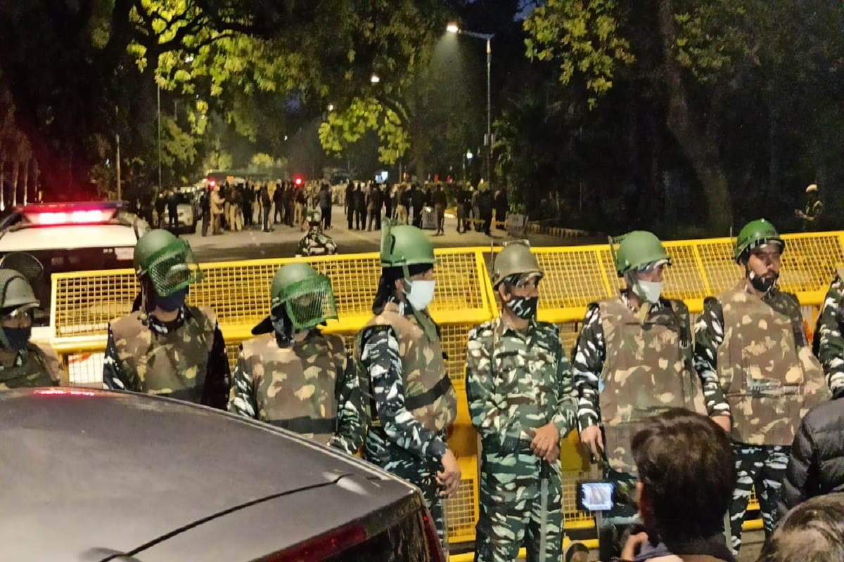 दिल्ली बाँबस्फोटानंतर मुंबईत High Alert; विमानतळ, सरकारी इमारती बंदोबस्तात