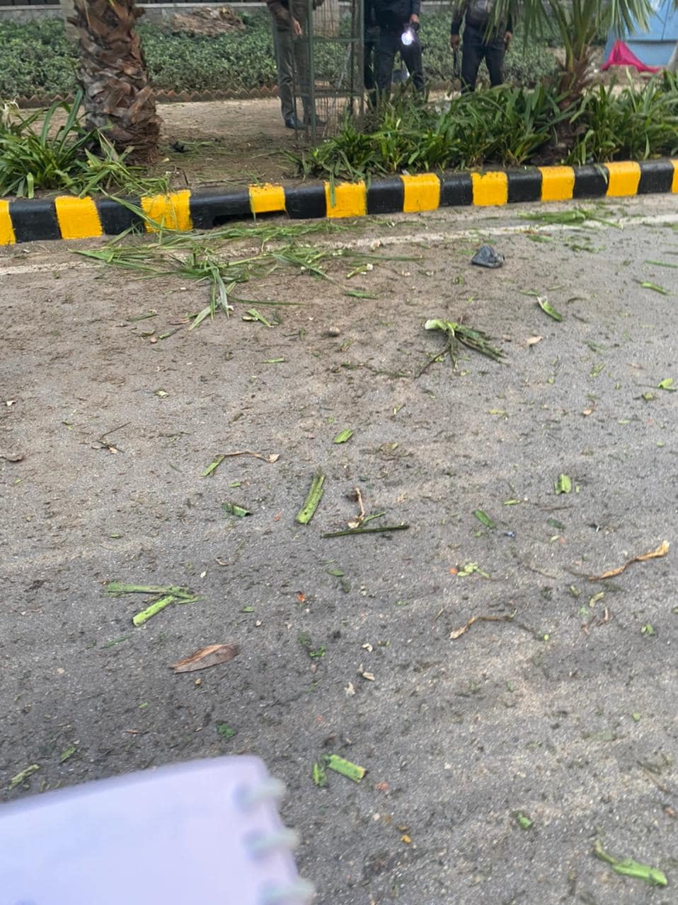 सूत्रांच्या माहितीनुसार याठिकाणाहून जप्त करण्यात आलेले पत्र त्यामध्ये इस्रायली राजदूत यांना संबोधित करण्यात आले आहे. ज्यामध्ये हा केवळ 'ट्रेलर' असल्याचं म्हटलं आहे. यामध्ये इराणमधील शक्तिशाली जनरल आणि परमाणू वैज्ञानिक यांच्या कामाचा उल्लेख आहे. त्यांच्या हत्येचा देखील उल्लेख आहे सूत्रांच्या माहितीनुसार याठिकाणाहून जप्त करण्यात आलेले पत्र त्यामध्ये इस्रायली राजदूत यांना संबोधित करण्यात आले आहे. ज्यामध्ये हा केवळ 'ट्रेलर' असल्याचं म्हटलं आहे. यामध्ये इराणमधील शक्तिशाली जनरल आणि परमाणू वैज्ञानिक यांच्या कामाचा उल्लेख आहे. त्यांच्या हत्येचा देखील उल्लेख आहे