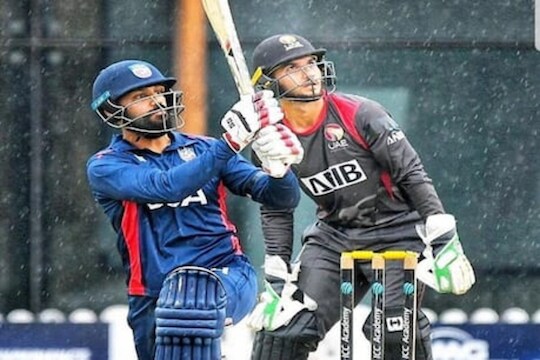 T10 League: फक्त 14 बॉलमध्ये झळकावलं वादळी अर्धशतक, शेवटच्या बॉलवर मिळवला रोमांचक विजय