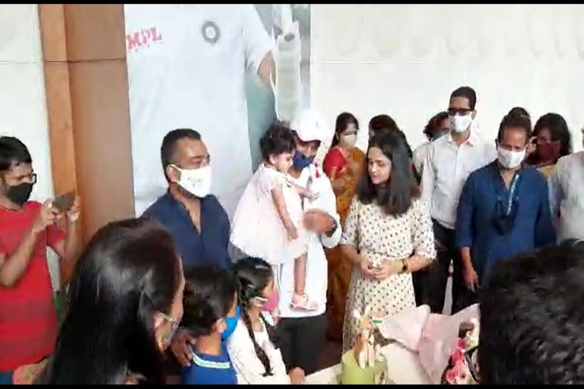 अजिंक्य रहाणे हा मुंबईच्या माटुंग्यात राहतो, या बिल्डिंगच्या 34 व्या मजल्यावर अजिंक्य रहाणेचे घर आहे. अजिंक्य रहाणे हा मुंबईच्या माटुंग्यात राहतो, या बिल्डिंगच्या 34 व्या मजल्यावर अजिंक्य रहाणेचे घर आहे.