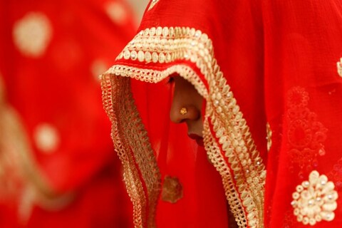 तिनं कित्येक स्थळं पाहिली पण तिला जसा हवा तसा आयुष्याचा जोडीदारच मिळत नव्हता.