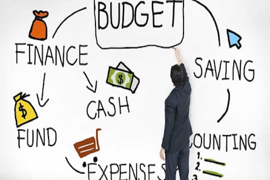 Budget 2021 : कोणता अर्थसंकल्प सामान्य माणसांसाठी ठरतो फायदेशीर?