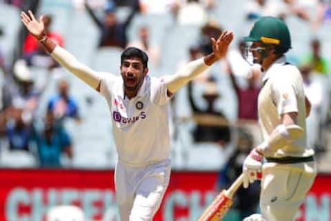 ऑस्ट्रेलियाविरुद्धच्या टेस्ट सीरिजमध्ये (India vs Australia) जसप्रीत बुमराह (Jasprit Bumrah) ने जबरदस्त बॉलिंग केली आहे. पण जसप्रीत बुमराह याच्यापेक्षा मोहम्मद आसिफ (Mohammad Asif) चांगला बॉलर होता, असं शोएब अख्तर (Shoaib Akhtar) म्हणाला.