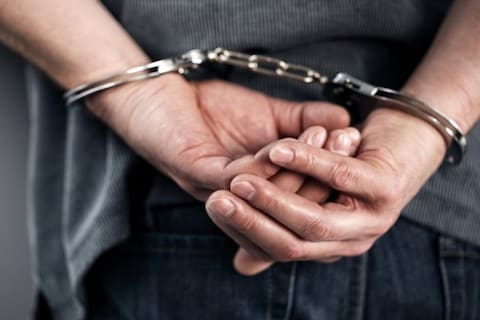  इंटरनेटचा वापर विकृत लैंगिक हौस भागवण्याठी आणि इतरांना त्रास देण्यासाठी करणाऱ्या व्यक्ती जगभरात आहे. या प्रकराचे गुन्हे करणाऱ्या मंडळींना जरब बसावी अशी शिक्षा दक्षिण कोरियात (South Korea) एका आरोपीला सुनावण्यात आली आहे.