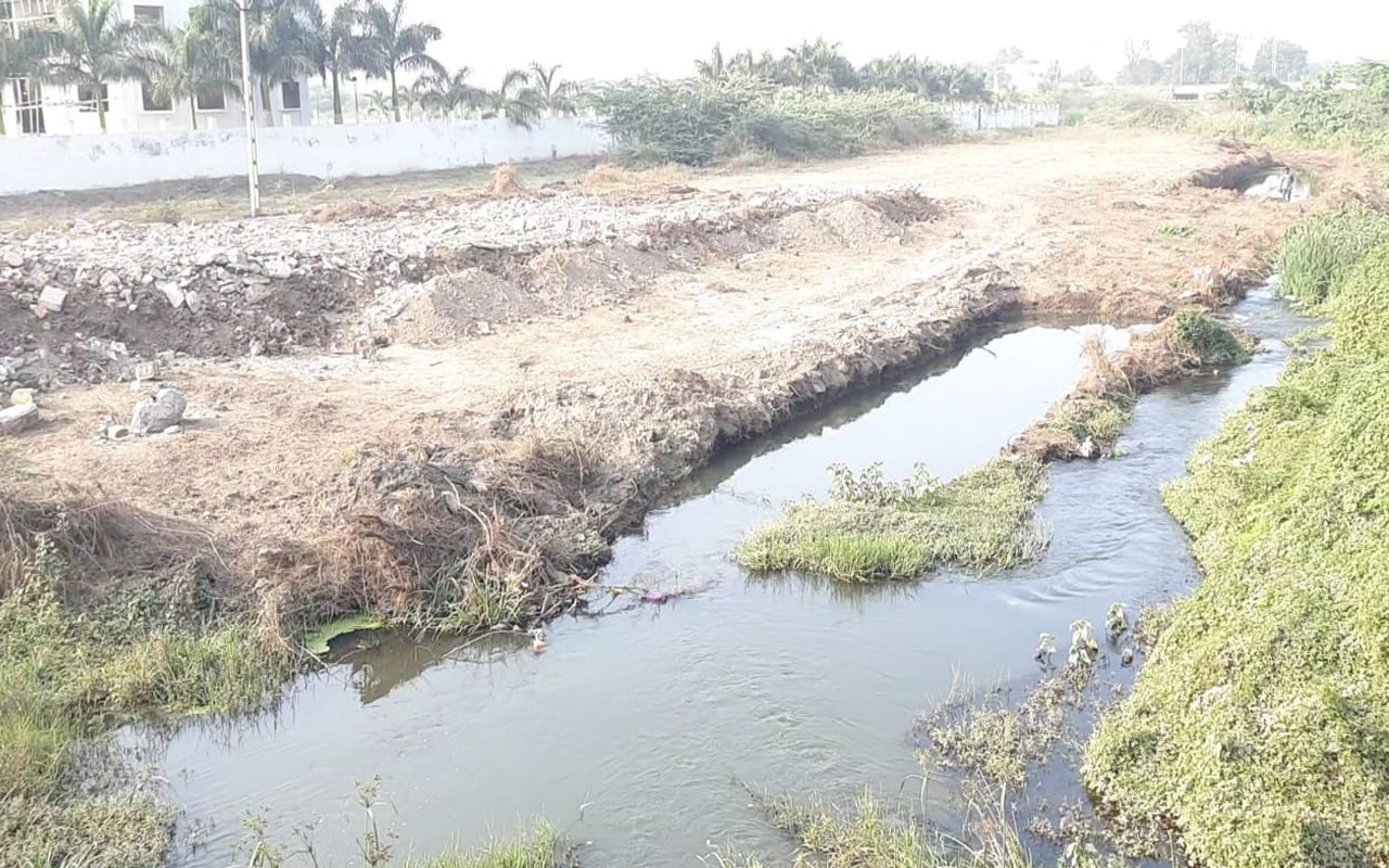 फुकट तिथे चिकट, पुण्यातील धनदांडग्यांनी चक्क गिळले नैसर्गिक ओढे!