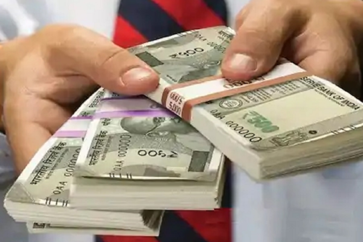 FD करून भरघोस व्याजदर मिळवायचा असेल तर तुमच्यासमोर आहे 'या' बँकांचा पर्याय