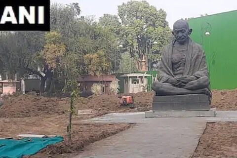 केंद्र सरकारच्या तब्बल 20 हजार कोटी रुपयांच्या सेंट्रल व्हिस्टा (Central Vista) या महत्त्वाकांक्षी प्रकल्पाअंतर्गत स्वातंत्र्यानंतर पहिल्यांदाच देशाची स्वतःची संसद बांधण्यात येणार आहे. 