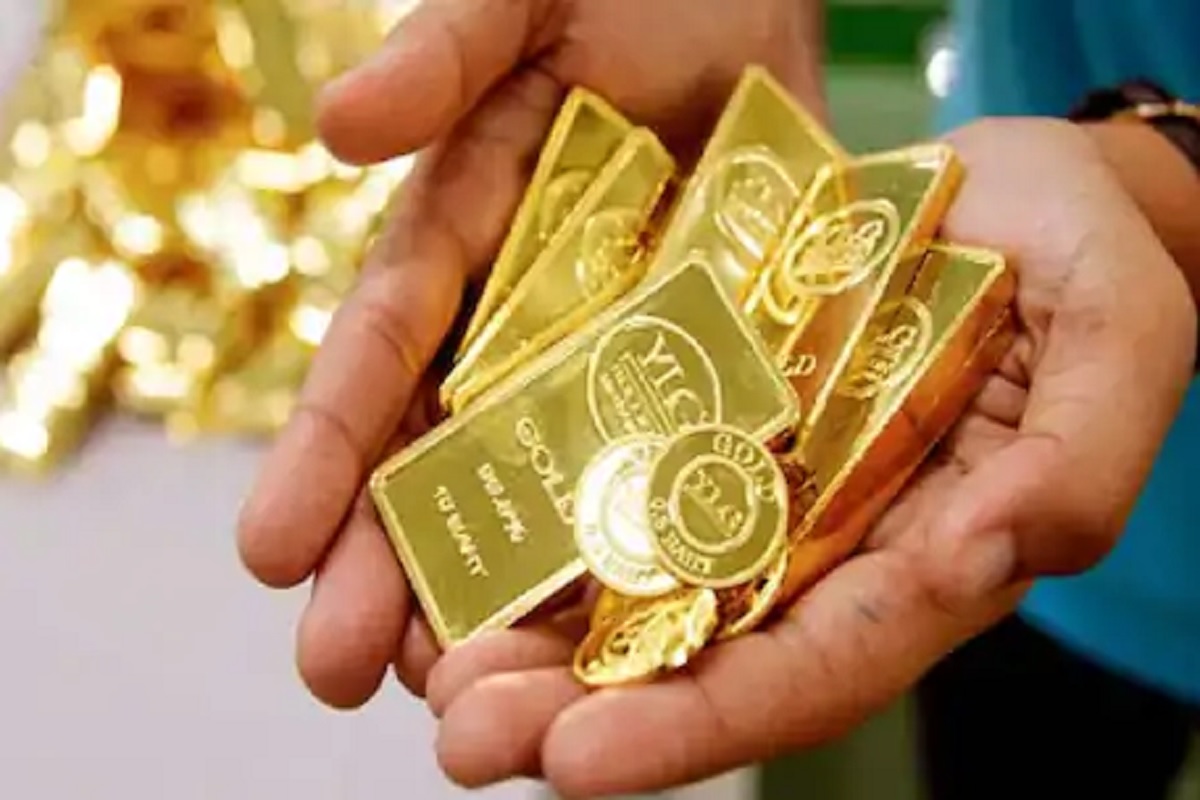 Gold Price Today: सोन्याचांदीच्या किंमतींमध्ये घसरण, गुंतवणुकदारांना काहीसा दिलासा