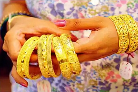 पती अंघोळ करत होता अन् चोर घुसले घरात, 20 तोळे सोने आणि दीड किलो चांदी केले साफ!