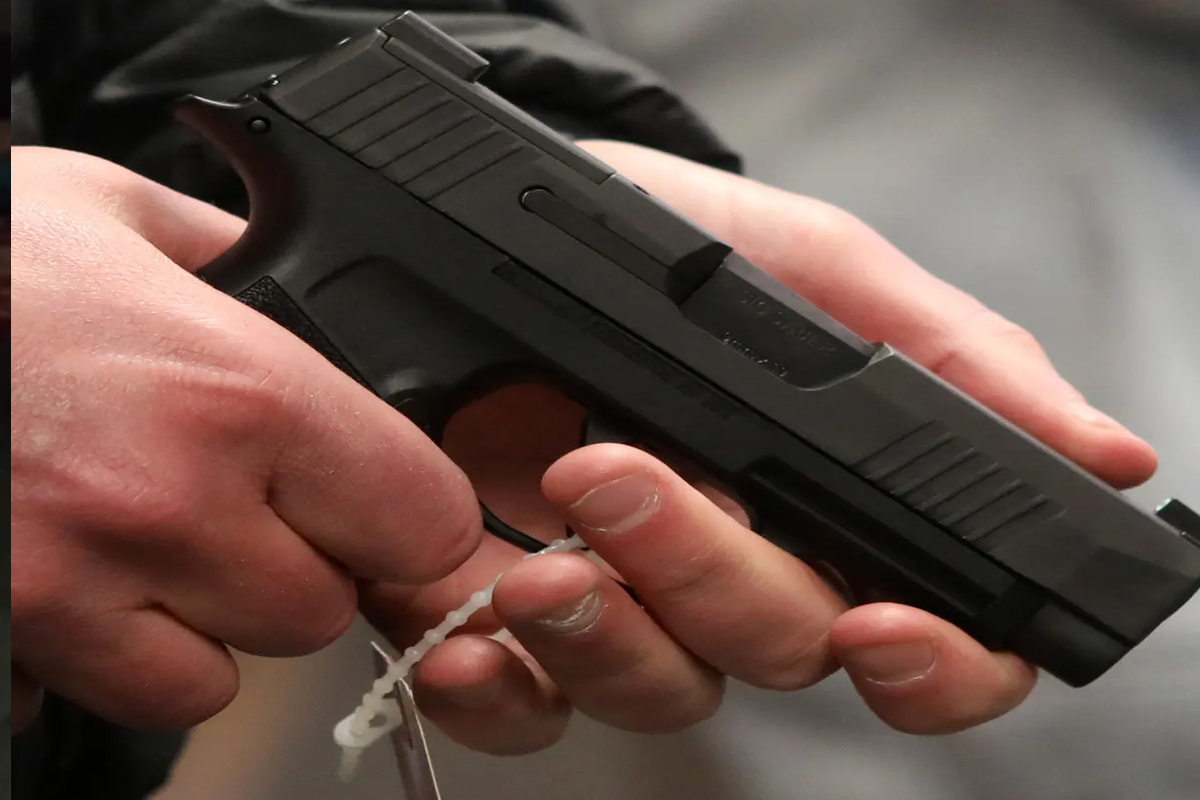 धक्कादायक! आई रागावली म्हणून 17 वर्षीय मुलीनं थेट उचललं हे पाऊल