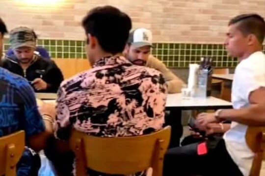 हॉटेलमध्ये किंवा  रेस्टॉरंटमध्ये जाणं महागात पडू शकतं. 