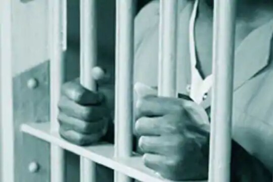 धक्कादायक! न्यायालयातच पत्नीवर तलवारीने सपासप वार; आरोपी पतीला जन्मठेप