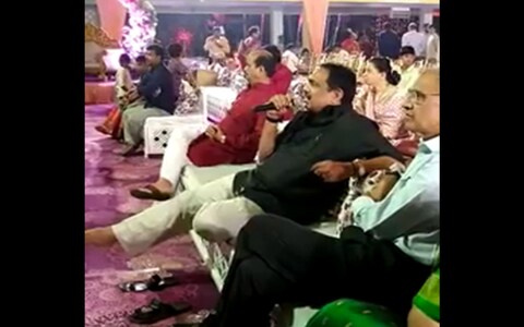  'बुढ्ढा मिल गया' चित्रपटातील 'रात कली एक ख्वाब में आई, और गले का हार हुई' हे गाणं जयंत पाटील यांनी गाऊन उपस्थितांची मन जिंकली.
