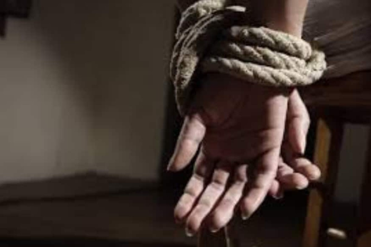 अपहरण करुन कुटुबीयांदेखत तरुणीवर अतिप्रसंग, बुलडाण्यातील धक्कादायक घटना