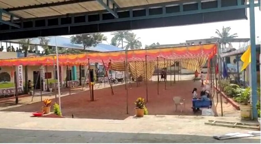 शनिवारी शिक्षण मंत्री वर्षा गायकवाड यांच्या हस्ते या नव्या शाळेचे उद्घाटन केलं जाणार आहे. त्यादृष्टीने शाळेत तयारी करण्यात आली आहे. शाळेच्या पटांगणात मंडप टाकण्यात आला असून सुंदर अशी सजावट करण्यात आली आहे.