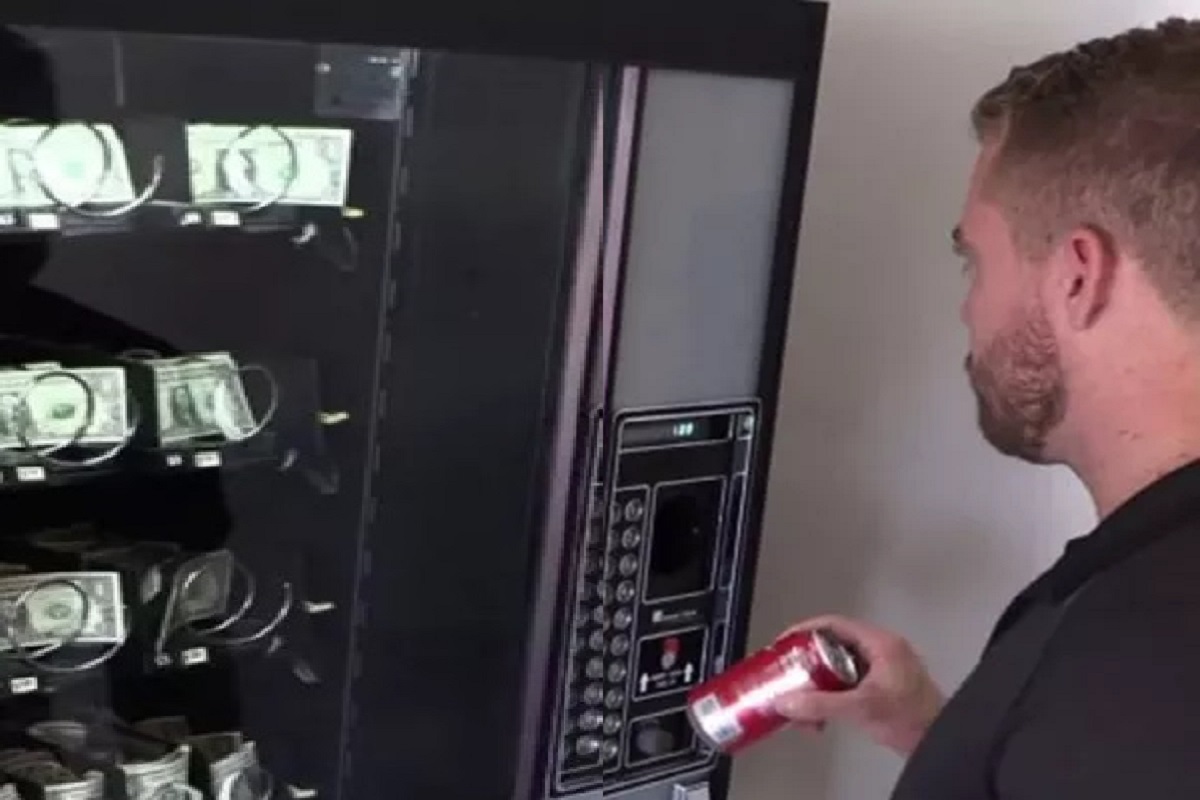 भारीच! कोणत्याही स्मार्टकार्डची गरज नाही; फक्त रिकामी कॅन टाकून मशीनमधून मिळतात पैसे