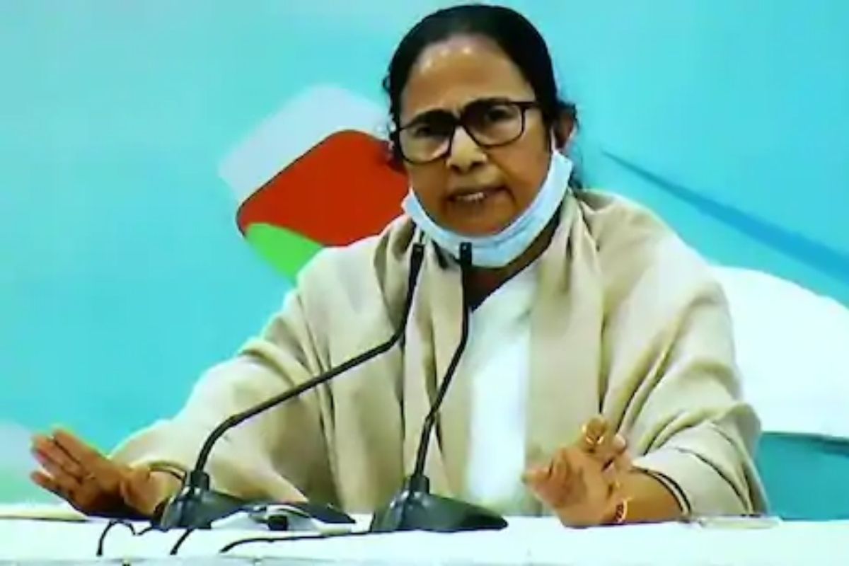 नंदीग्राममध्ये निवडणूक प्रचारादरम्यान ममता बॅनर्जीवर हल्ला; पायाला गंभीर दुखापत