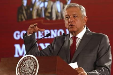 मेक्सिकोचे राष्ट्रपती आंद्रे मॅन्यूल लोपेज ओब्राडेर (Andres Manuel Lopez Obrador) यांना कोरोना (COVID-19) संसर्ग झाला आहे. त्यांनी कोरोनाच्या काळात मास्क घालण्यास नकार दिला होता. 