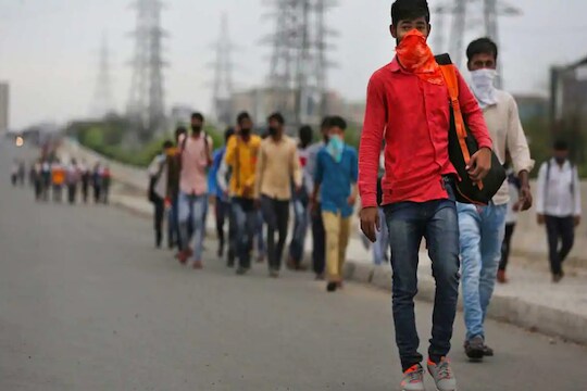 नोकरी गेल्यामुळे 57 टक्के लोकांनी मुंबई सोडली, धक्कादायक माहिती समोर!