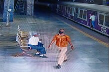 फोटोत दिसणारा व्यक्ती मुंबई लोकलमध्ये करत आहे धक्कादायक कृत्य फोटोत दिसणारा व्यक्ती मुंबई लोकलमध्ये करत आहे धक्कादायक कृत्य