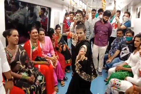हे व्हिडीओ व्हायरल झाल्यानंतर मेट्रोने या प्रकरणाची तक्रार सीताबर्डी पोलीस स्टेशनमध्ये दाखल केली आहे. 
