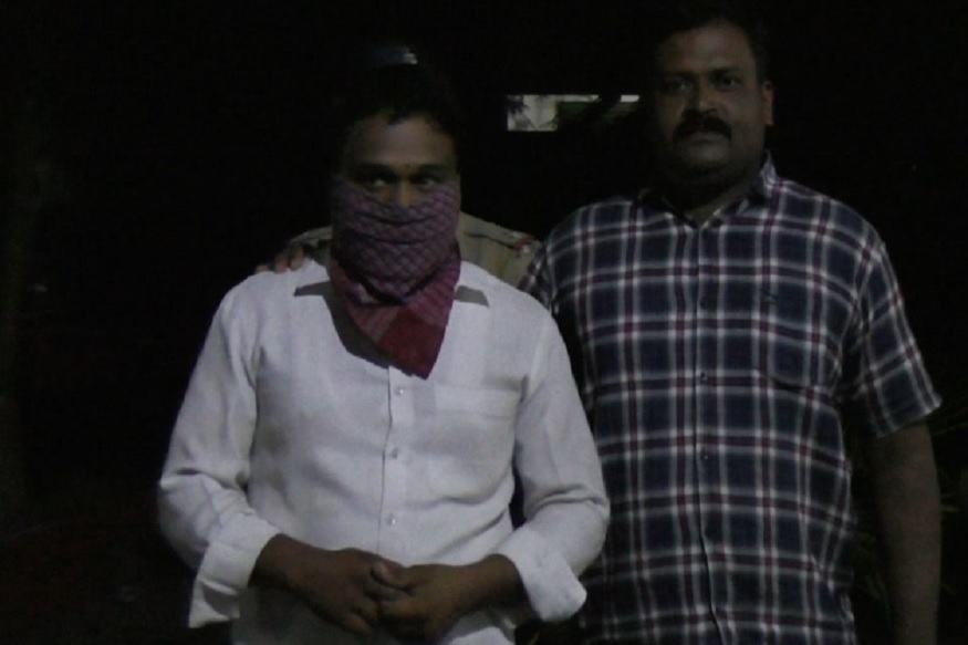 नंग्या तलवारीने दहशत माजवण्याचा प्रयत्न, व्हिडिओ व्हायरल झाल्यानंतर पोलिसांनी केली अटक