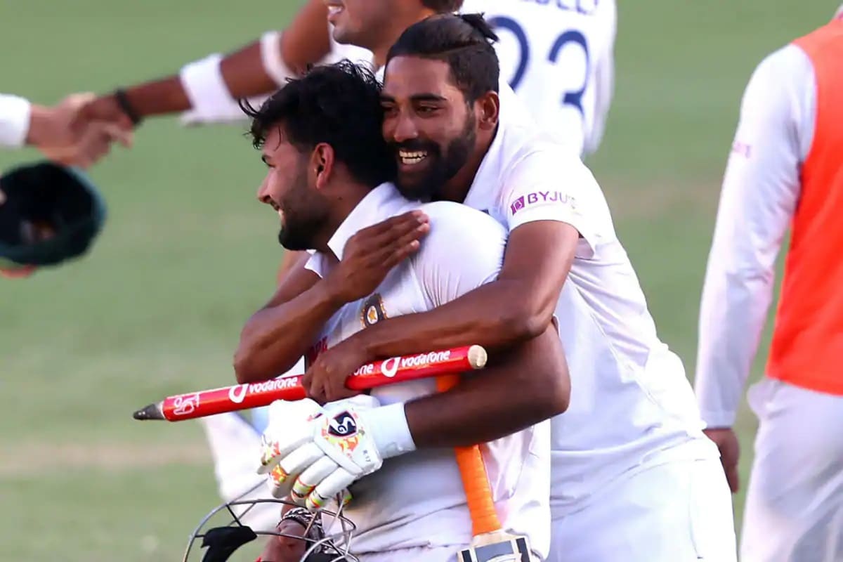 टीम इंडियाने ऑस्ट्रेलियामध्ये (India vs Australia) पुन्हा एकदा इतिहास घडवला आहे. ब्रिस्बेन टेस्टमध्ये भारताने रोमांचक विजय मिळवला आहे. ऑस्ट्रेलियाने ठेवलेल्या 328 रनच्या आव्हानाचा पाठलाग भारताने अगदी शेवटच्या क्षणी पूर्ण केला. टीम इंडियाने ऑस्ट्रेलियामध्ये (India vs Australia) पुन्हा एकदा इतिहास घडवला आहे. ब्रिस्बेन टेस्टमध्ये भारताने रोमांचक विजय मिळवला आहे. ऑस्ट्रेलियाने ठेवलेल्या 328 रनच्या आव्हानाचा पाठलाग भारताने अगदी शेवटच्या क्षणी पूर्ण केला.