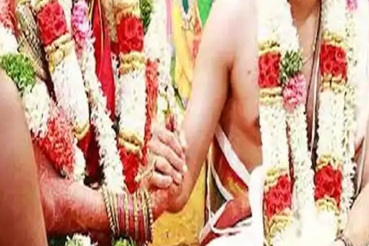 पुजाऱ्याशी लग्न केल्यास गरीब ब्राम्हण महिलेला मिळणार 3 लाख रुपये; कर्नाटक सरकारची नवी योजना