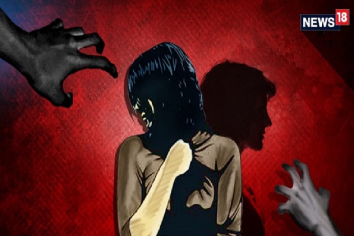 विधवा महिलेवर अत्याचार करणाऱ्या पोलीस अधिकाऱ्याला गावकऱ्यांनी शिकवला धडा..!