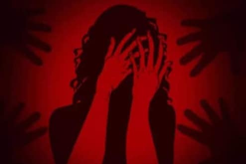 मित्रांच्या मदतीनं तयार केले प्रेयसीचे व्हिडिओ, Blackmail करत सर्वांनी केले सामुहिक अत्याचार मित्रांच्या मदतीनं तयार केले प्रेयसीचे व्हिडिओ, Blackmail करत सर्वांनी केले सामुहिक अत्याचार