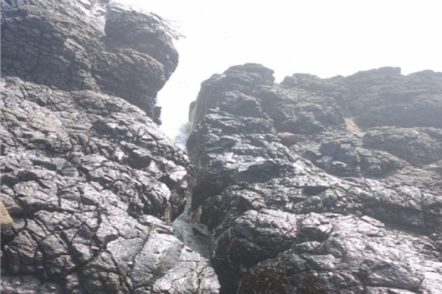 सेल्फी घेताना बायको पाण्यात पडली, वाचवण्यासाठी नवऱ्याने घेतली उडी; दोघांचाही मृत्यू