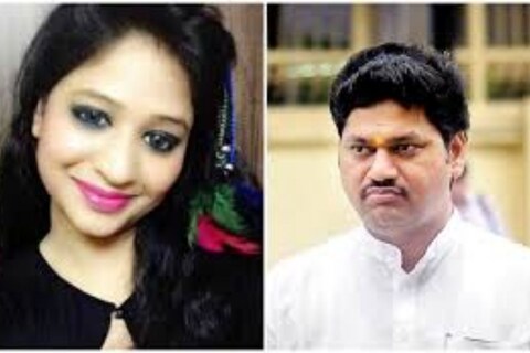 बलात्काराचा आरोप झाल्यानंतर धनंजय मुंडेंनी सोशल मीडियावर आपल्या खासगी आयुष्यातील धक्कादायक बाब व्यक्त केली होती