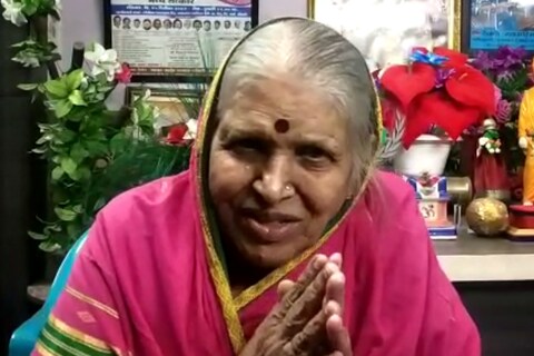 'माझ्या लेकरांनी माझी काळजी घेतली, माझ्या लेकरांच्या तोंडात दोन घास घालण्यासाठी ज्यांनी मदत केली, त्यांच्यासाठी हा पुरस्कार अर्पण करते'