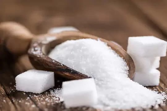 पावसाळ्यात साखर, मिठाला सुटलं पाणी; या छोट्या टीप्स फॉलो करा बिलकुल खराब होणार नाही