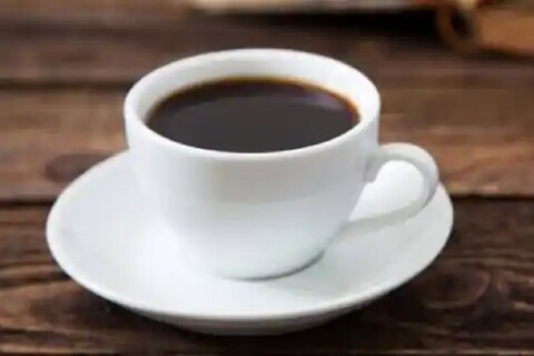 एका चहाची किंमत (Tea Price) किती असू  शकते असा प्रश्न तुम्हाला विचारला तर तुमचं उत्तर अगदी ५ रुपयांपासून सुरू होईल आणि जास्तीत जास्त ते शंभर रुपयांपर्यंत पोहोचेल. मात्र, एका दुकानात (Tea Stall) हा चहा चक्क 1000 रुपयांना विकला जातो. 
