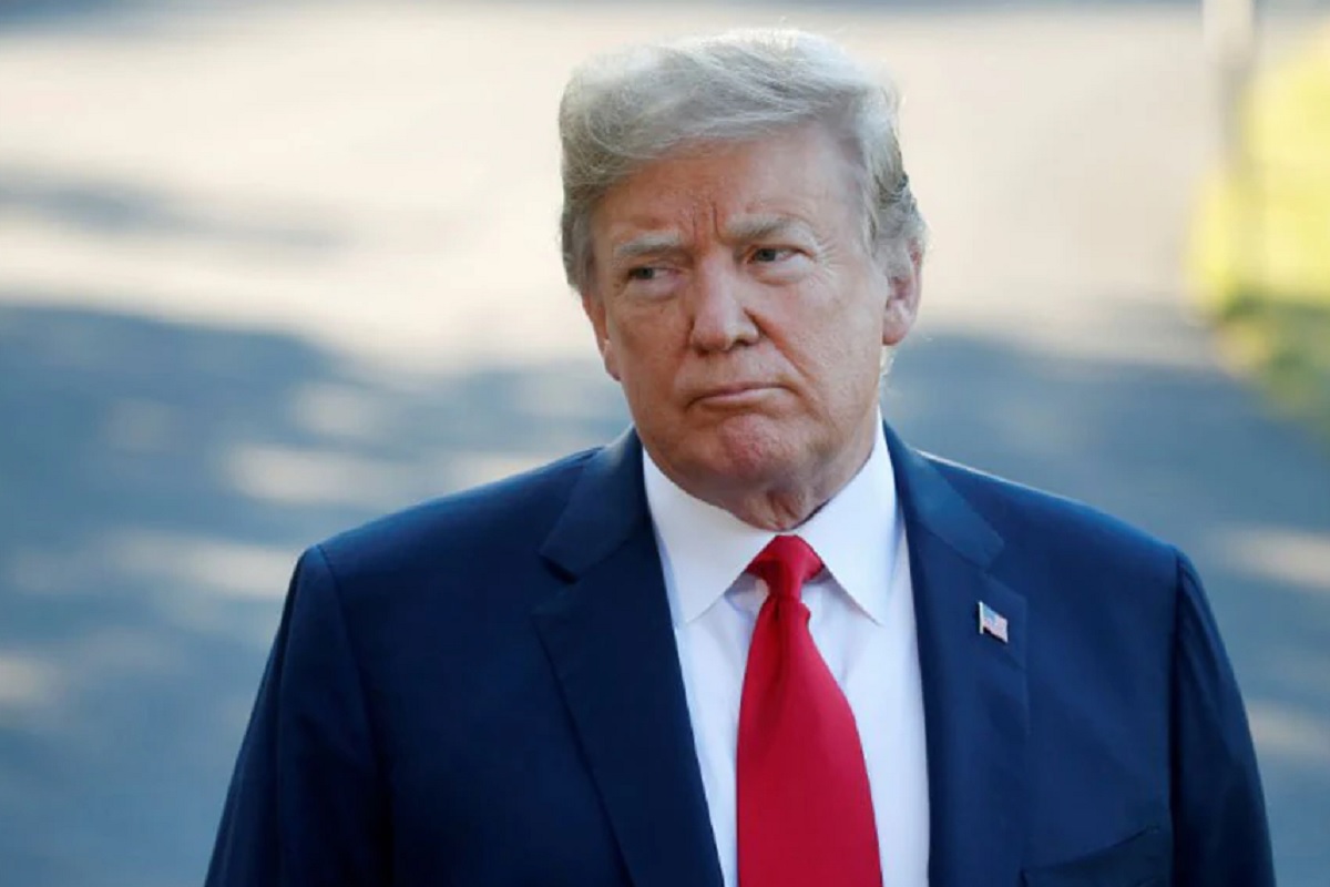 ट्विटरचा डोनाल्ड ट्रम्प यांना जोरदार दणका, अकाउंट केलं कायमचं सस्पेंड!