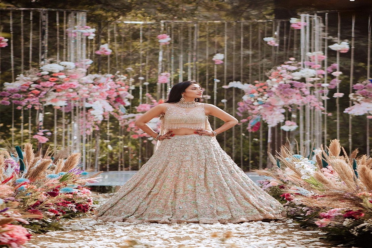 चहलच्या डान्सर पत्नीने लावले छम्मा छम्मावर ठुमके, पाहा VIRAL VIDEO