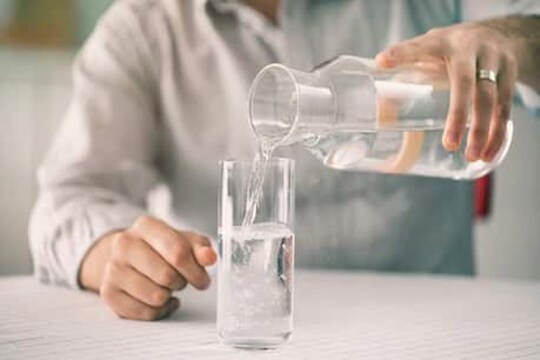 शरारातील पाण्याची पातळी  देखील शुक्राणूंवर परिणाम करते. शरीर हायड्रेट असेल तर, सेमिनल फ्लुएड वाढण्यास मदत होते.