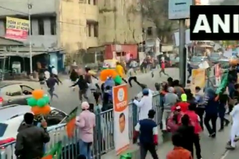 भररस्त्यात हा गोंधळ सुरू होता, याचा एक live Video समोर आला आहे